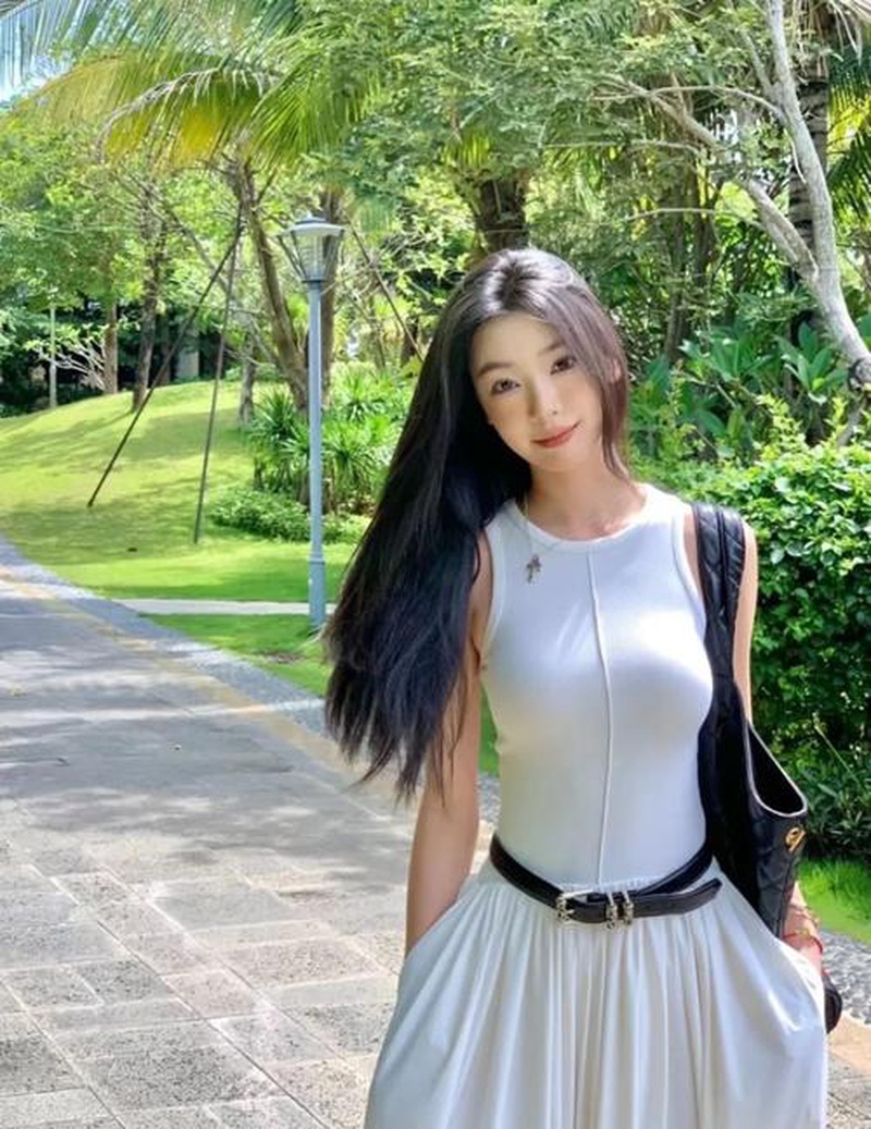 易梦玲否认马尔代夫亲热视频是AI？网友：这借口也太离谱了吧！
